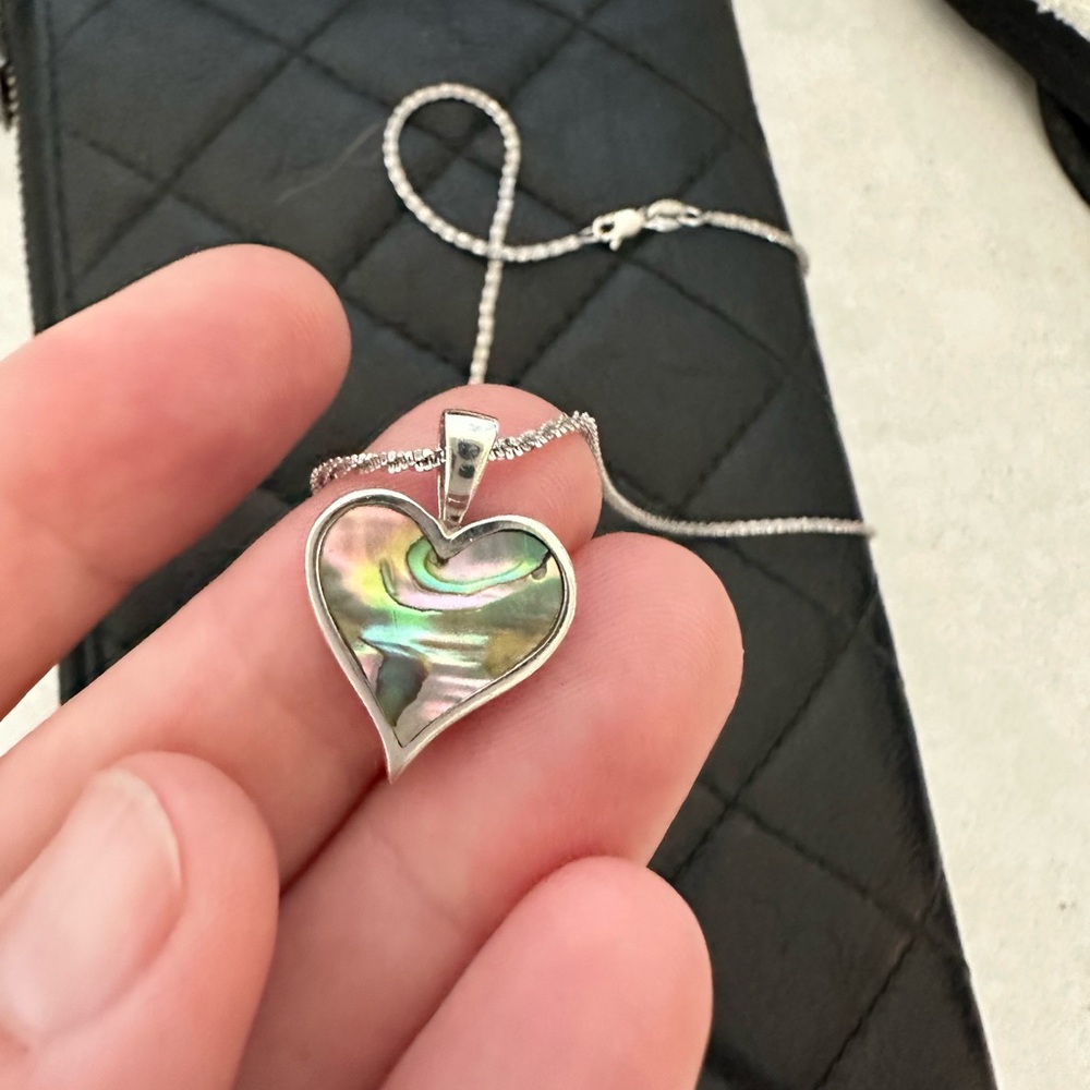 Beautiful heart pendant. Silver.